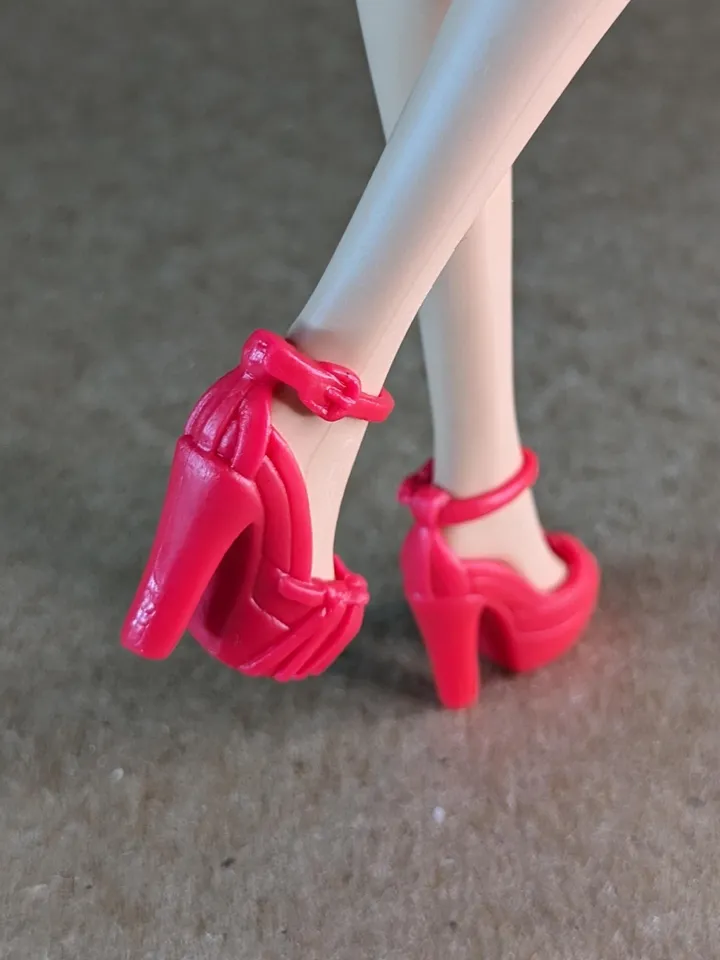 Red high heel buckle shoes for 1/6 scale female dolls