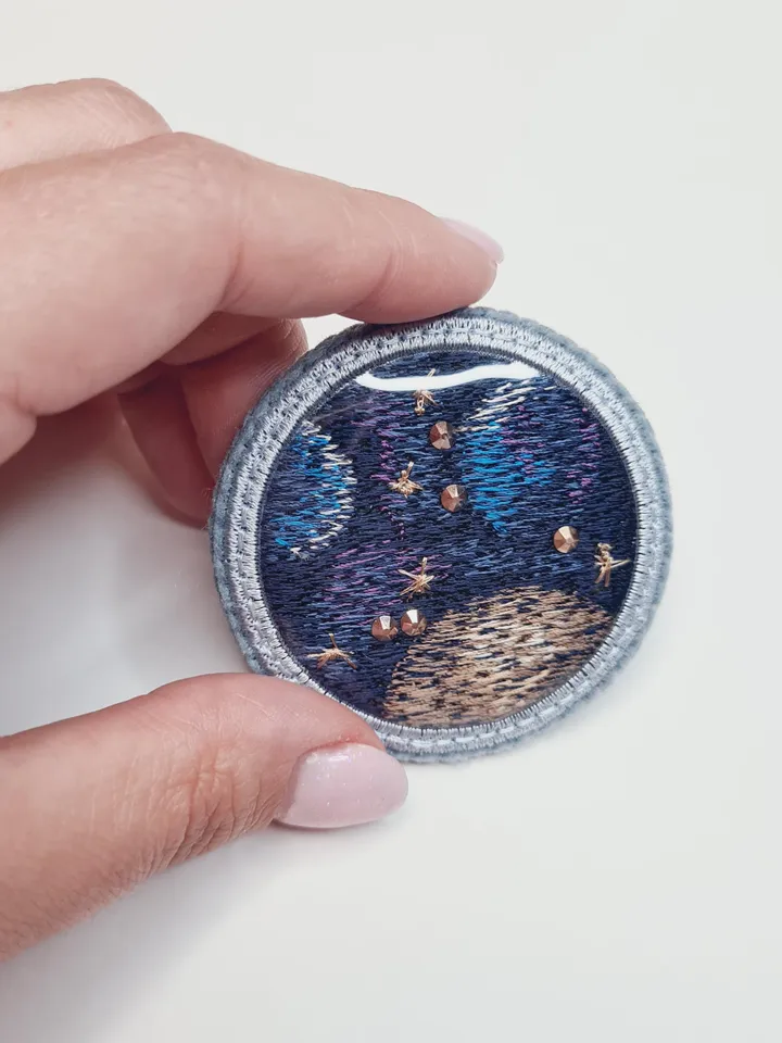 Machine embroidery design for art therapy: Brooch "Window to Space"