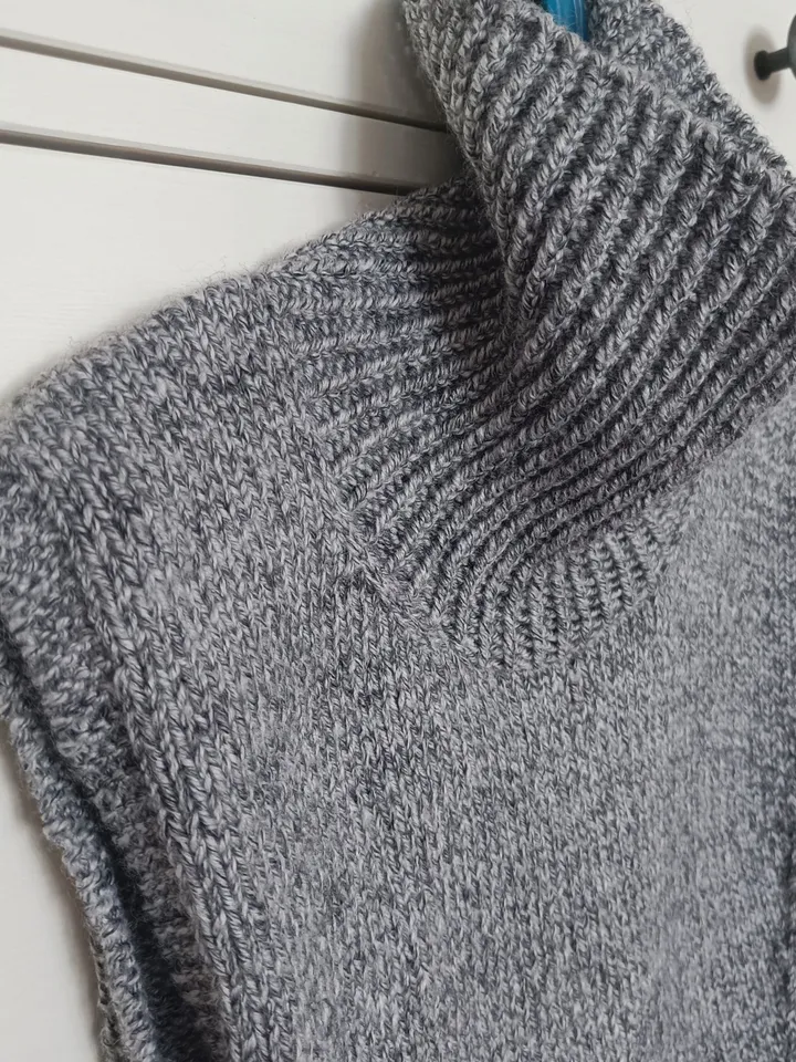 Women neckwarmer knitting pattern pdf Cozy neckwarmer high neck knitting pattern