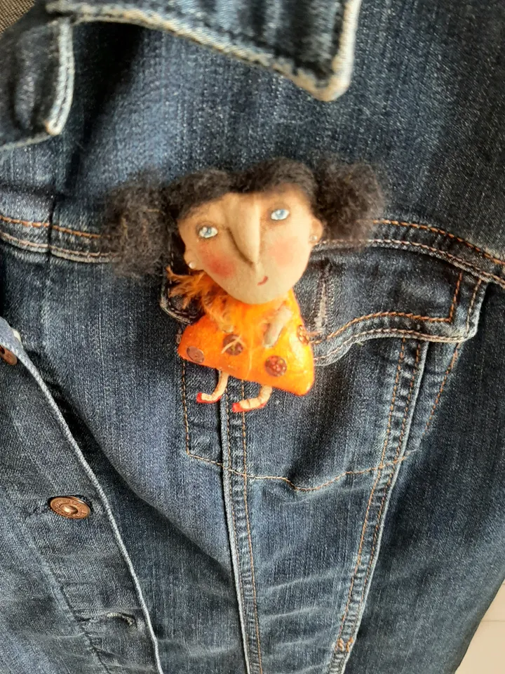 Textile brooch