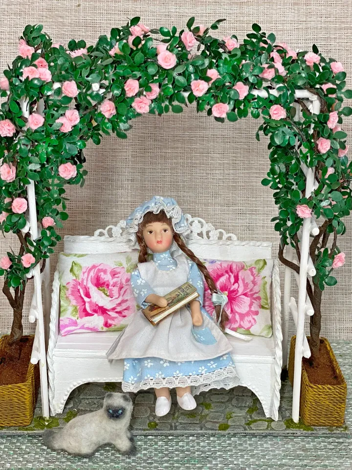 Arch with a weaving rose and a bench. Dollhouse accessories. 1:12. Doll garden. Plants for the doll.
