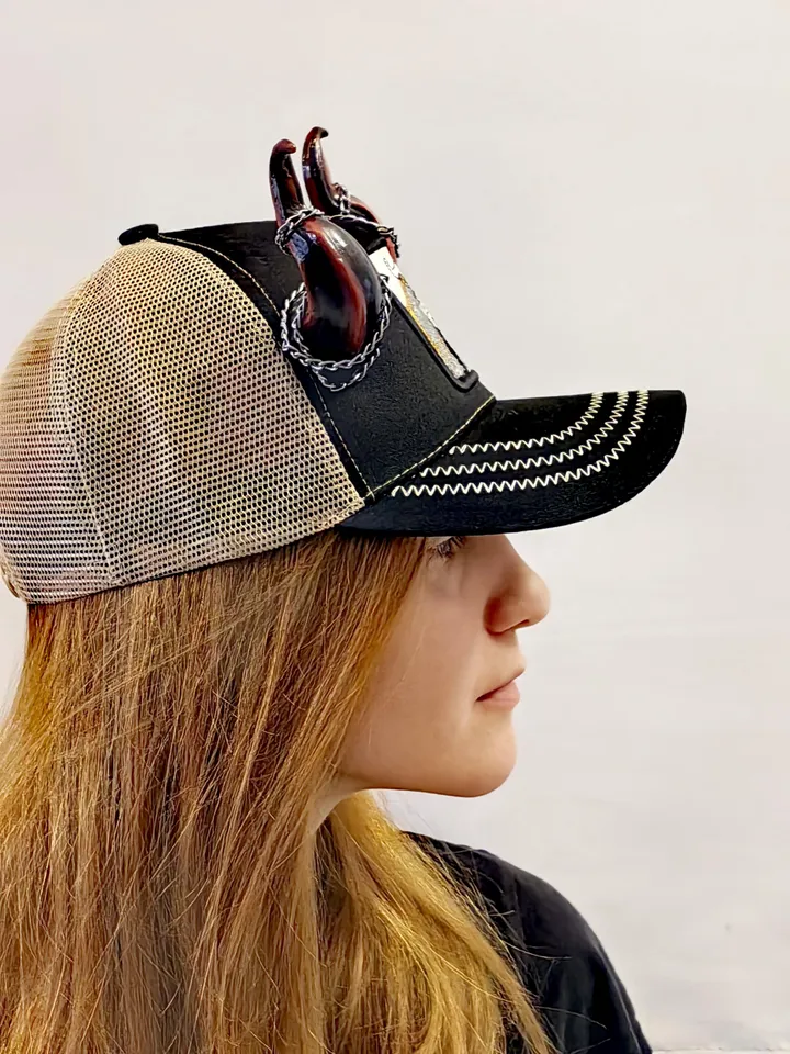 Baseball cap with devil horns, with black and red bull horns for Halloween, Photoshoot, Realistic Fantasy Cosplay Horns