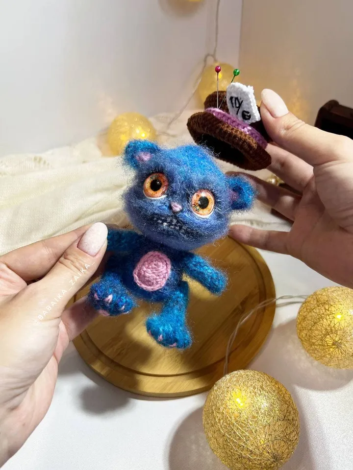 PDF Pattern Cheshire Cat Doll, Alice in Wonderland, Amigurumi Cheshire cat, Realistic Pattern Cheshire Amigurumi baby cat Alice's Adventures