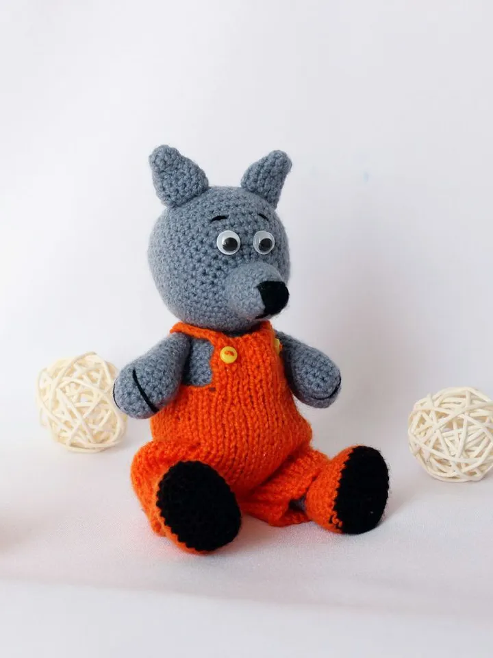 Crochet wolf toy amigurumi pattern, wolf doll crochet pattern, standing wolf plush pattern, toy wolf tutorial, toy wolf pattern loup crochet