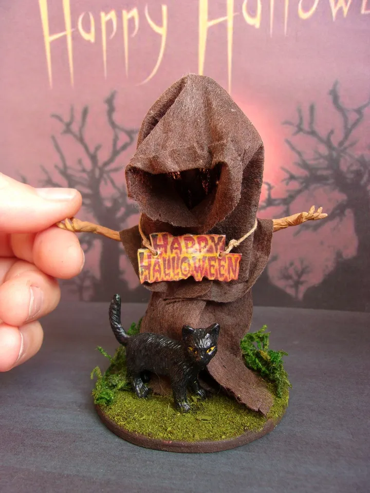 Witch figurine for decorating a dollhouse for Halloween. 1:12. Dollhouse miniature. 1:12. Handmade.