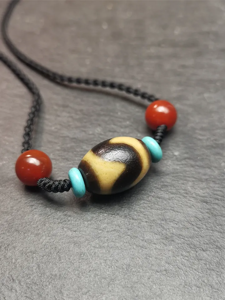 Gandhanra Antique Tibetan Tiger Tooth Dalo Dzi Bead Necklace,0.8" × 0.6",40 Years Old