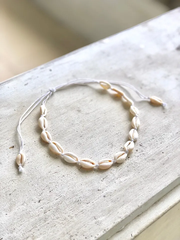 Shell choker necklace, cowrie chocker, white shell adjustable necklace choker, shell jewerly, boho jewelry, coachella style jewelry necklace