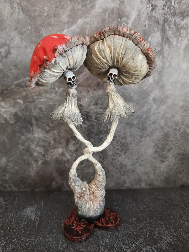 Couple in love Creepy mushrooms for Valentines day decor Gothic Halloween decor Skull mushroom figurine Spooky couple gift Gothic love decor