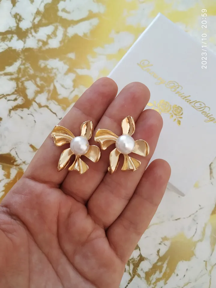 Art Deco Flower Wedding Earrings, Boho Bridal Earrings, Pearl Chandelier Statement Earrings, Floral Statement Bridal Jewelry Bridesmaid Gift