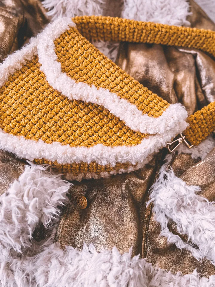 Crochet pattern saddle bag PDF digital instant download, video tutorial, purse with fur, women handbag, shoulder bag, velvet winter bag