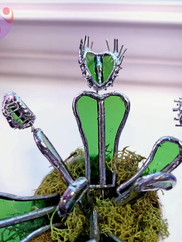 Stained Glass Venus Flytrap Suncatcher in Pot Unique Garden Decor Art Piece with Stand Decorative Home Accent for Carnivorous Plant Lovers
