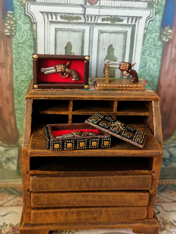 Pistols for collection. Collection weapon.Dollhouse miniature.1:12 scale.