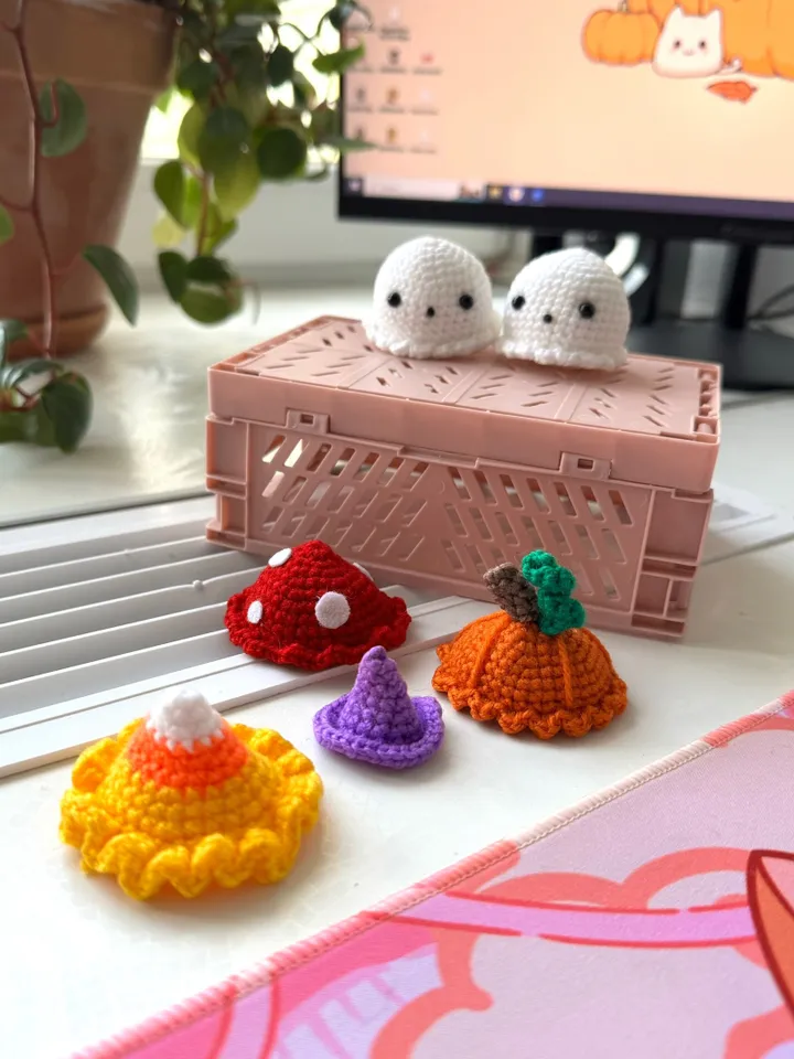4 in 1 Crochet Pattern little ghosts in hats, LOW SEW, set hats, halloween crochet, pumpkin, no sew
