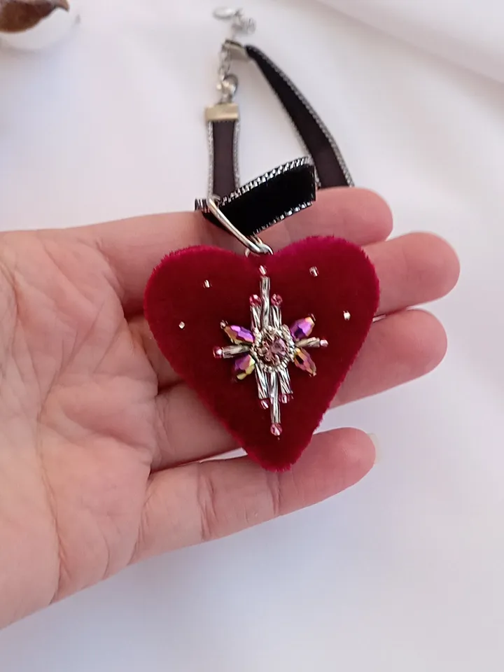 Handmade beaded magenta heart shaped necklace choker-valentines day gift for her-heart jewelry, heart gift