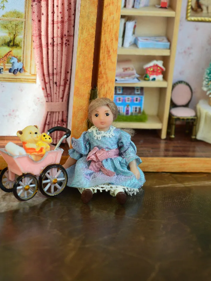 Miniature doll in 24th scale. Tiny doll with accessories in a wooden casket at a scale of 1:24.