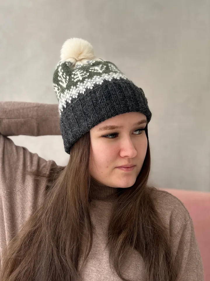 Knitted jacquard pompom hat