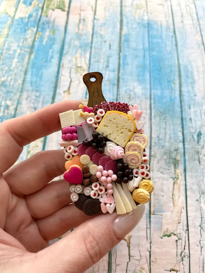 Magnet Miniature Valentine Charcuterie Board with Polymer clay Souvenir