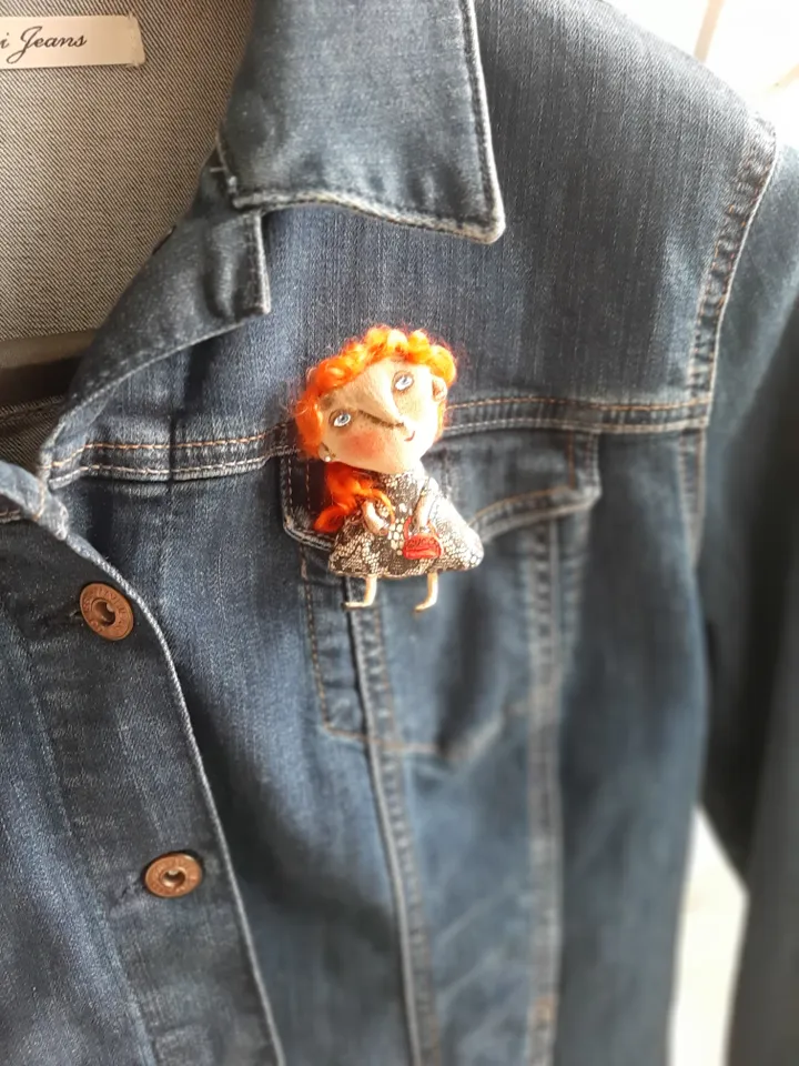 Textile brooch