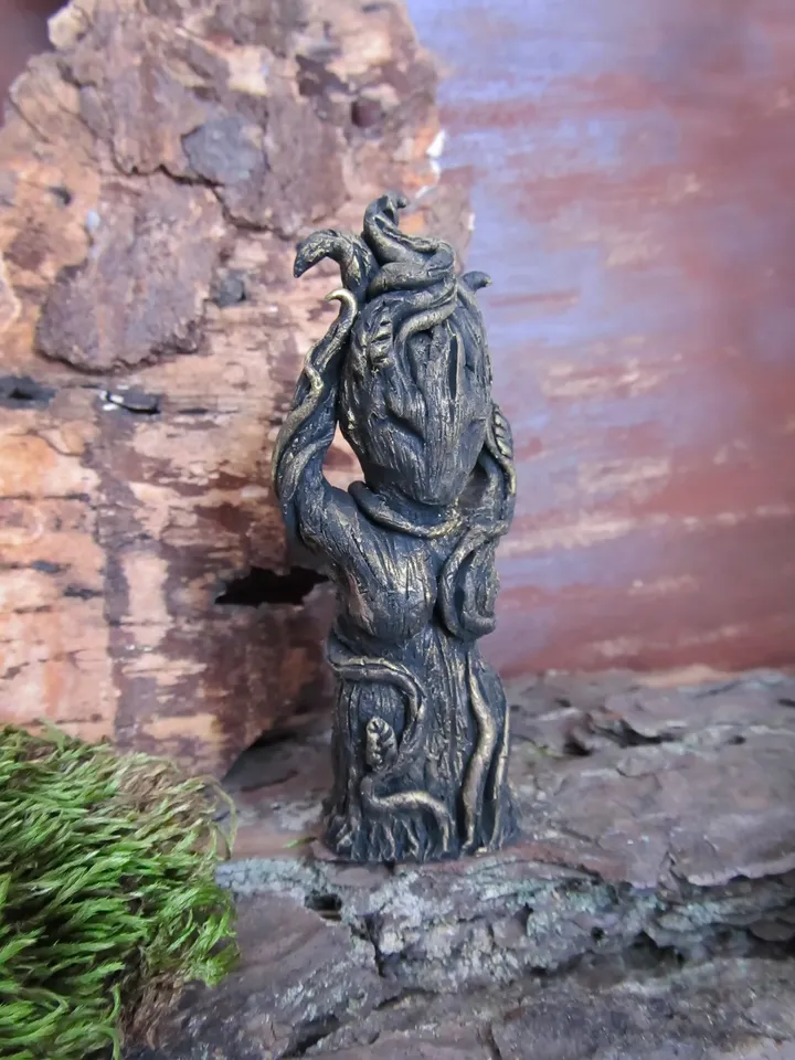 Dryad figurine Forest nymph Spirit Patroness tree Goddess Gaia Tooth fairy Pagan statue Wicca Amulet Fantasy monster miniature Forest Folk