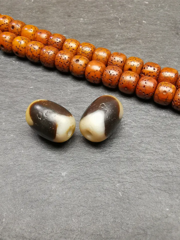 Gandhanra TibetanTiger Tooth Dzi Bead Accessories,Dzi Spacer Beads,Marker Beads for Mala,Necklace,amulet,0.4&quot; × 0.54&quot;