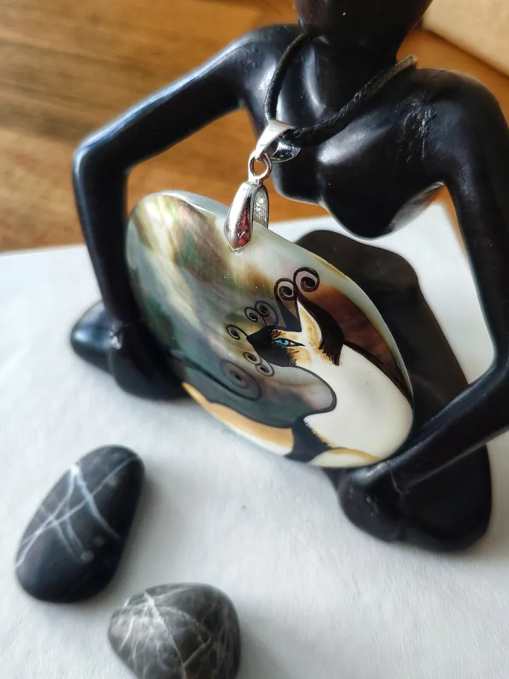 Pearl pendant necklace: Honorable Siamese cat silhouette view • Handmade jewelry with black and white cat • necklace for Siamese cat lover