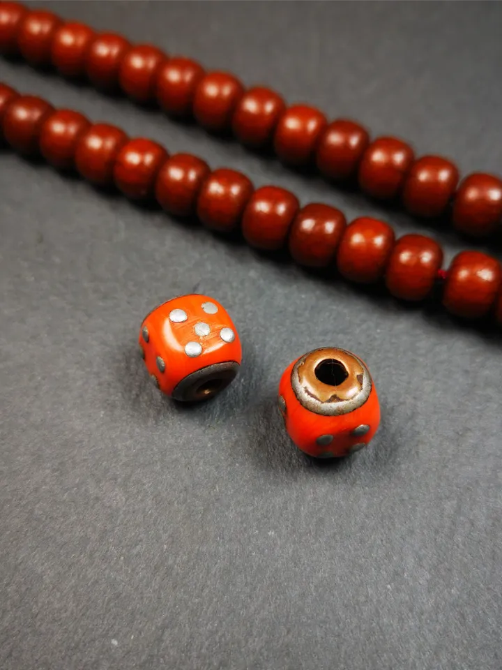Gandhanra 1 Pair of Old Plastic Dice Beads,Marker Beads for Mala Necklace,Prayer Beads Accessories,0.47" × 0.47"