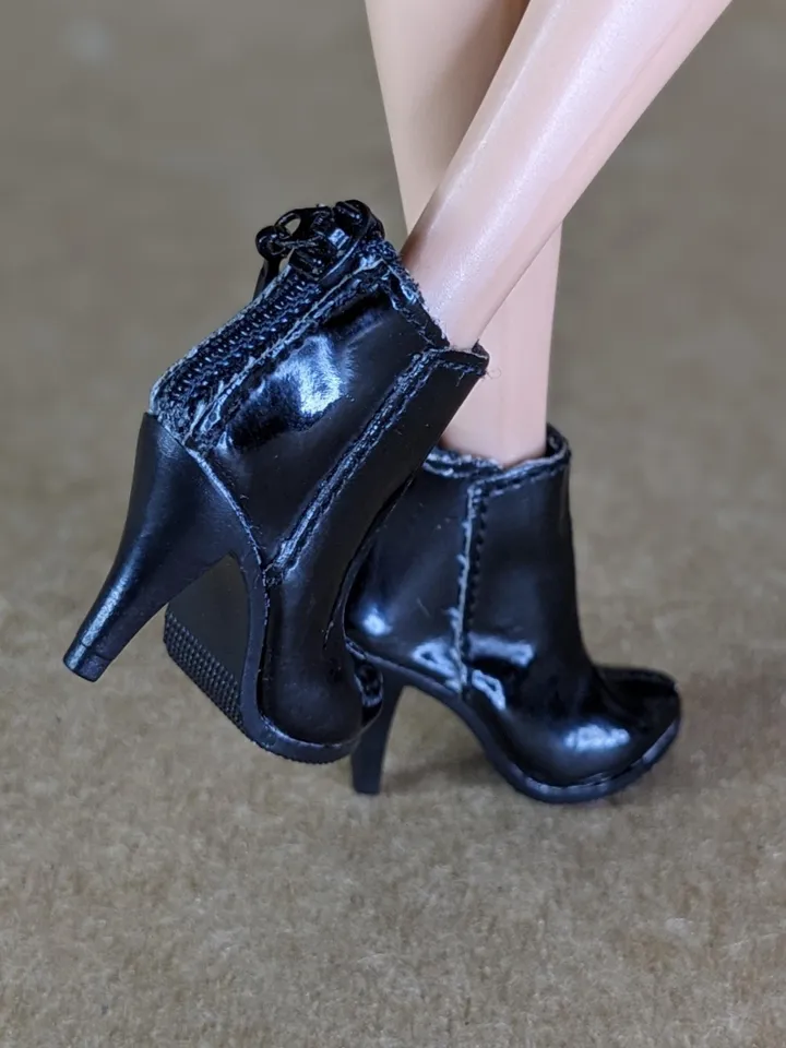 Black boots for Integrity Toys fashion female dolls (Color Infusion)
