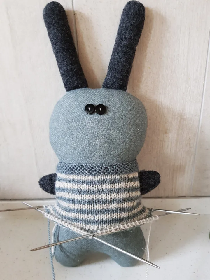 Stuffed rabbit sewing and knitting patterns PDF, 2 tutorials in English