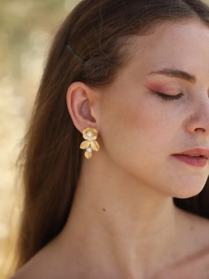 Boho Wedding Earrings, Flower Bridal Earrings, Floral Statement Wedding Earrings, Pearl Bridal Jewelry, Vintage Statement Wedding Jewelry