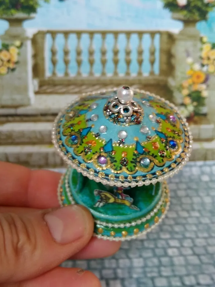 Miniature carousel. Dollhouse miniature.1:12 scale.