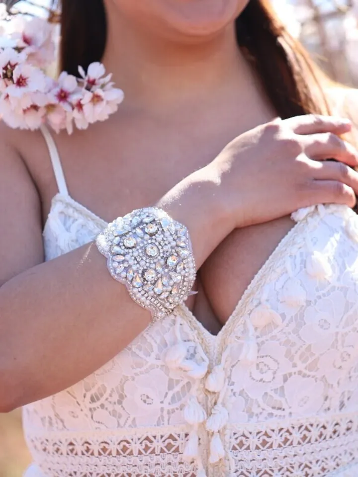 Silver Crystal Pearl Bridal Cuff Bracelet, Rhinestone Cuff Bracelet, Art deco Wedding bracelet, Boho Wedding jewelry, Vintage Bracelet