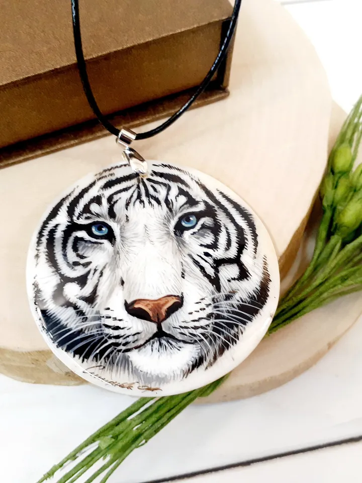 Endangered Elegance: Exquisite Mother-of-Pearl Pendant Depicting Majestic White Tiger - Symbol of Strength, Ethereal Grace, and Beauty