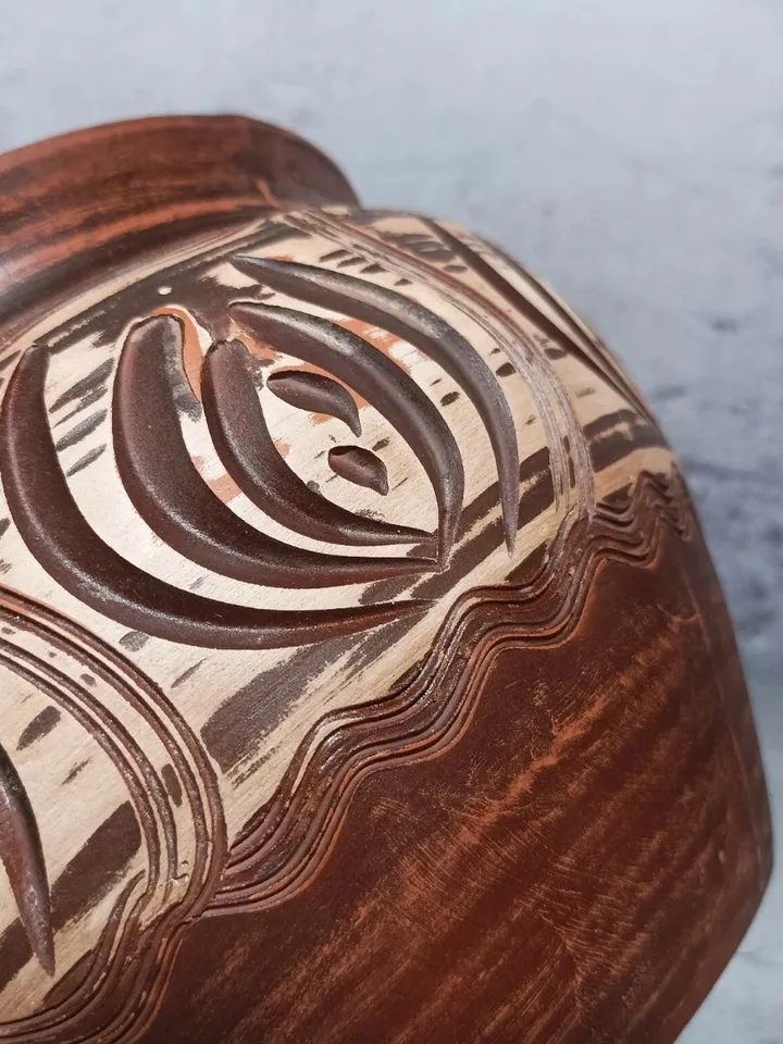 Ceramic casserole with a lid 135.25 fl.oz Handmade from red clay Carved pattern