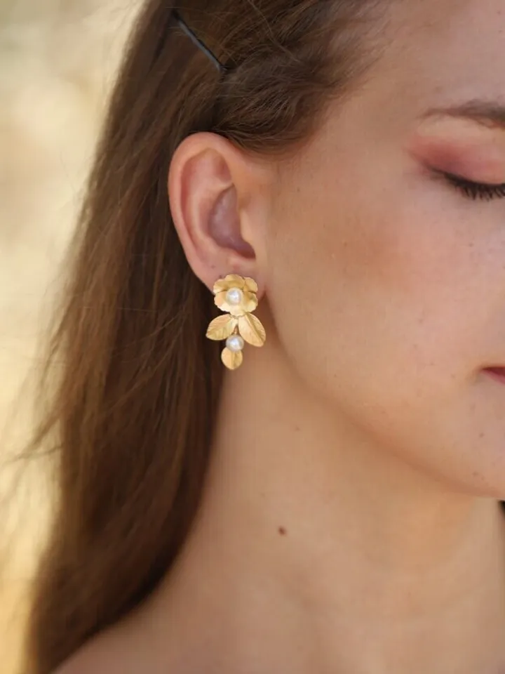 Boho Wedding Earrings, Flower Bridal Earrings, Floral Statement Wedding Earrings, Pearl Bridal Jewelry, Vintage Statement Wedding Jewelry