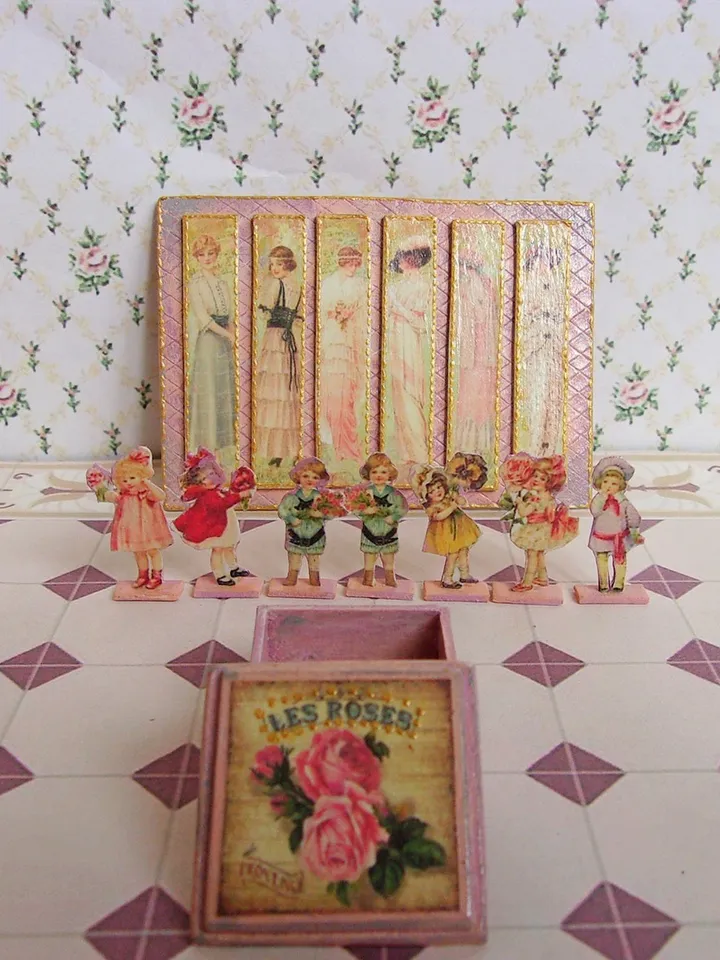 Dollhouse accessories. A set of miniature items.1:12 scale.