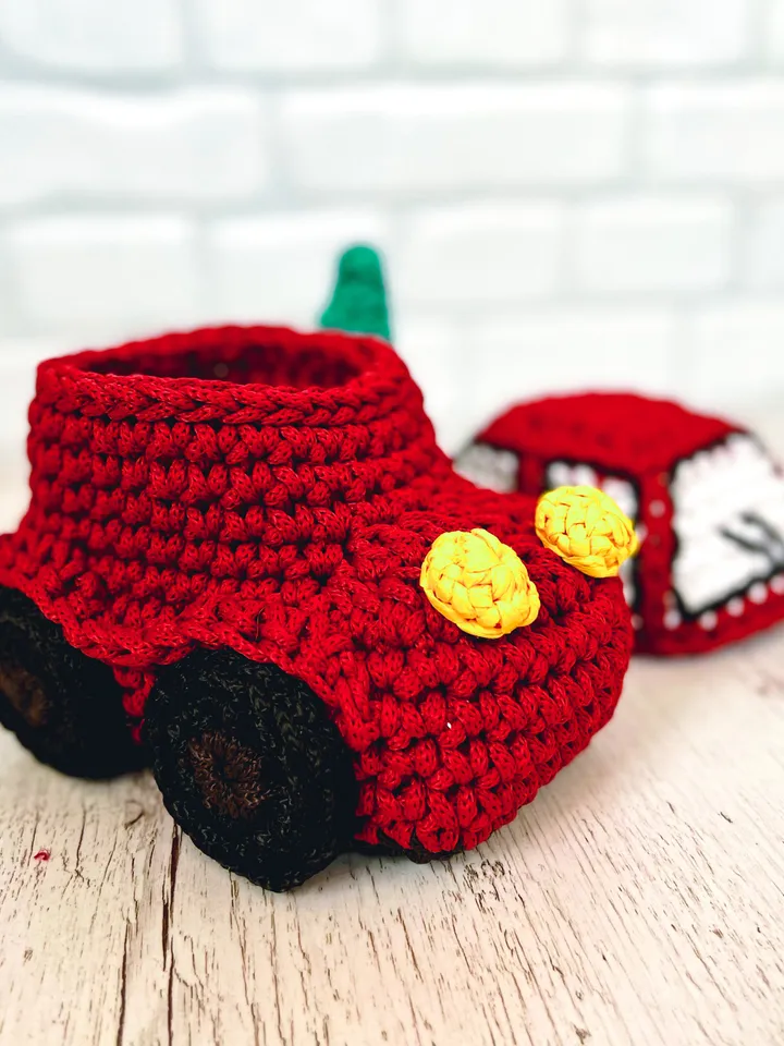 Crochet pattern basket car with Christmas tree, New year red car, crochet storage, PDF digital instant download, video tutorial