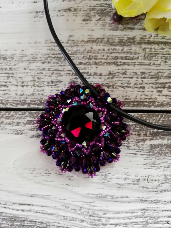 Round pendant hanging, Pendant rivoli and pearls , Lace Necklace