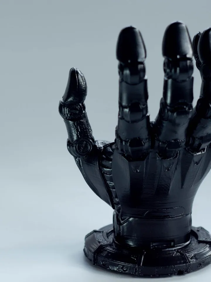 Robotic Hand Phone Stand – Futuristic and Functional Smartphone Holder, Cyber Decor, Robo Accessory, Sci-Fi Design, Gamer props