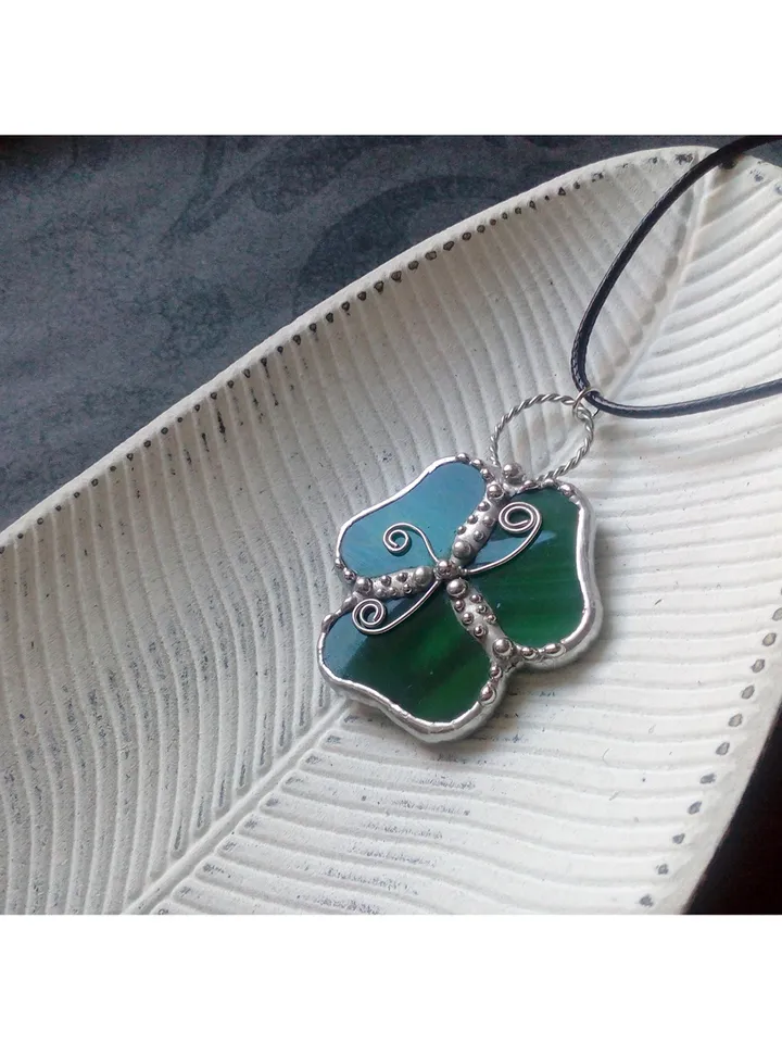Lucky shamrock, Green trefoil, st patricksday, Shamrock pendant, Irish necklace, Clover leaf necklace, St Patrick