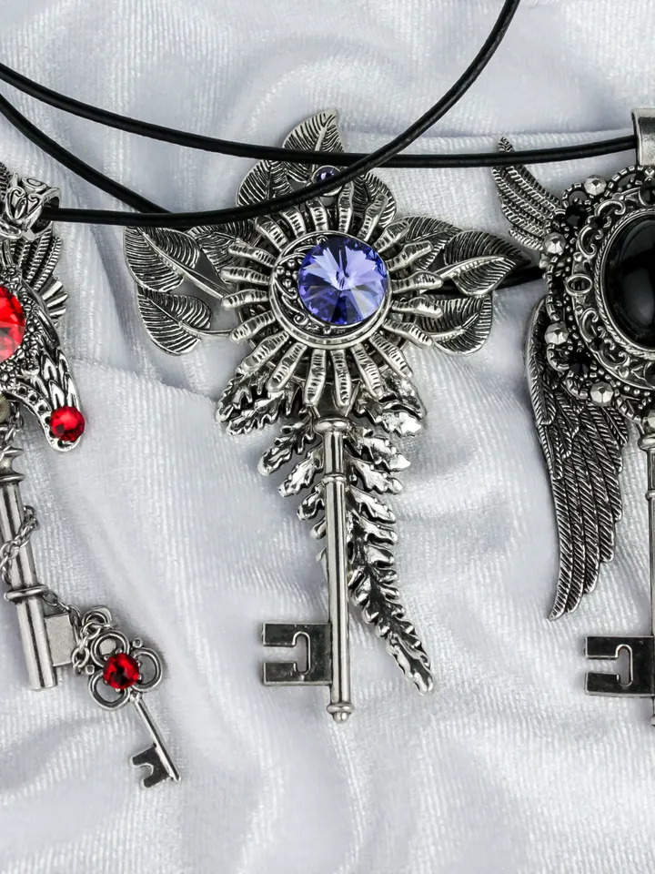 Handmade Key Pendant with Swarovski Crystals – Unique Leaf & Sunflower Design Necklace