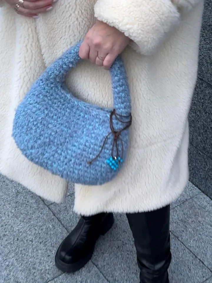 Crochet pattern  easy trendy handbag PDF digital instant download and video tutorial, shoulder bag, furry bag, egg bag, hobo bag, tote