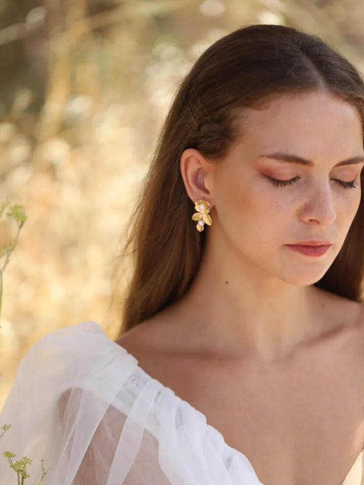 Boho Wedding Earrings, Flower Bridal Earrings, Floral Statement Wedding Earrings, Pearl Bridal Jewelry, Vintage Statement Wedding Jewelry