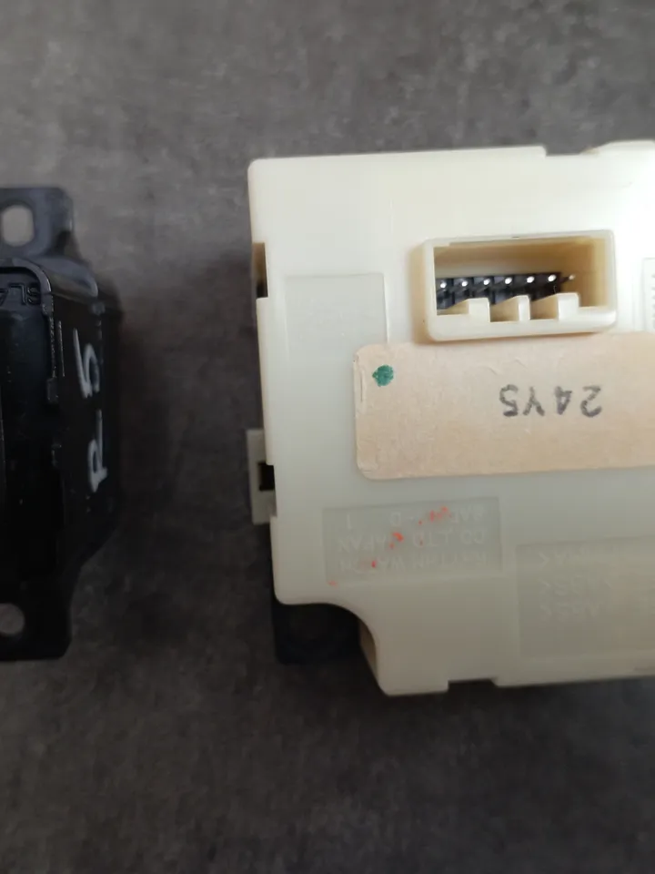 JDM 1997-2001 Honda CR-V Clock RD1 Tested Working & Red Hazard Switch