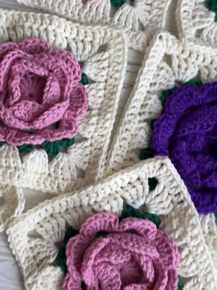 Crochet pattern granny square PDF digital instant download and video tutorial, free pattern, granny square with flower, motifs