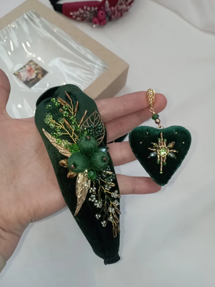Handmade emerald heart jewelry set necklace choker and earrings, valentines day gift, heart shaped jewelry, love gift