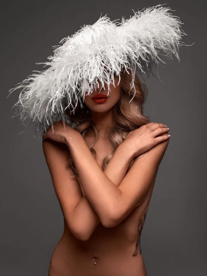 feather hat, photo shoot hat, futuristic hat, wedding hat, costume hat, ostrich feather hat, beautiful hat.