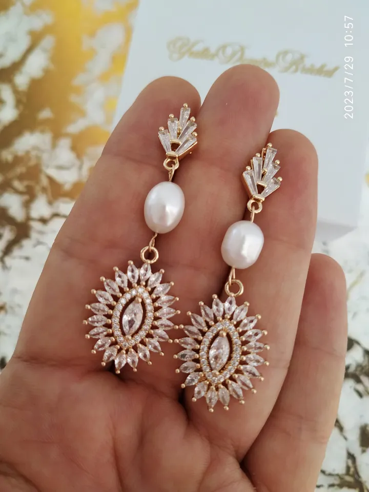 Art deco Wedding Earrings For Bride, Freshwater Pearl Long Bridal Earrings, Swarovski Crystal Gold Statement Earrings, Boho Bridal Earrings,
