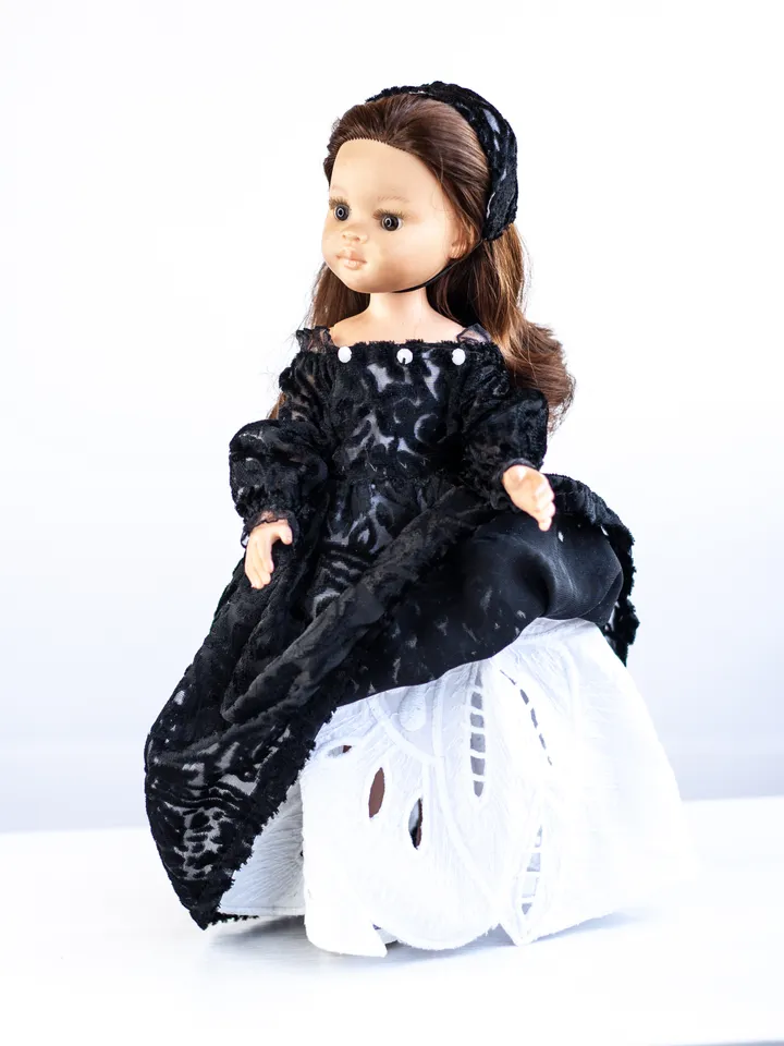 Black lacey velvet dress and hat for Dianna Effner Little Darling, Paola Reina, 13 inch dolls, waist 13 - 14,5 cm