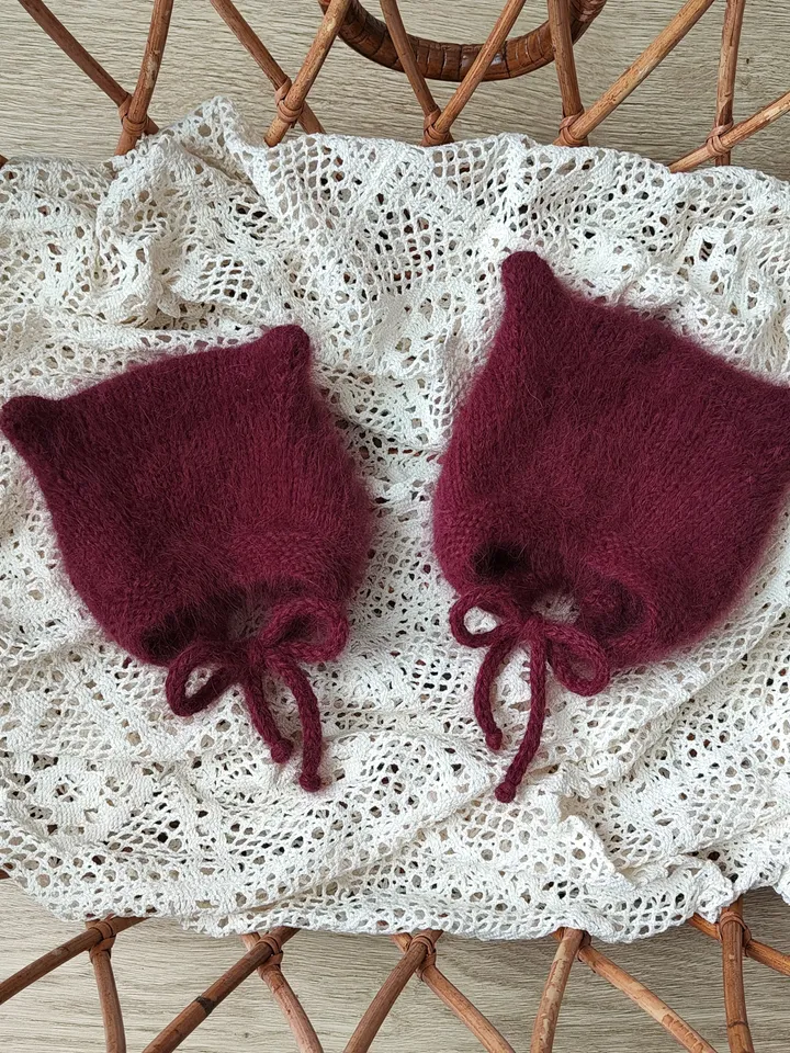 Baby hat. Baby bonnet. Hand knitted kitten bonnet. Kitty Kat hat. Vintage Bonnet