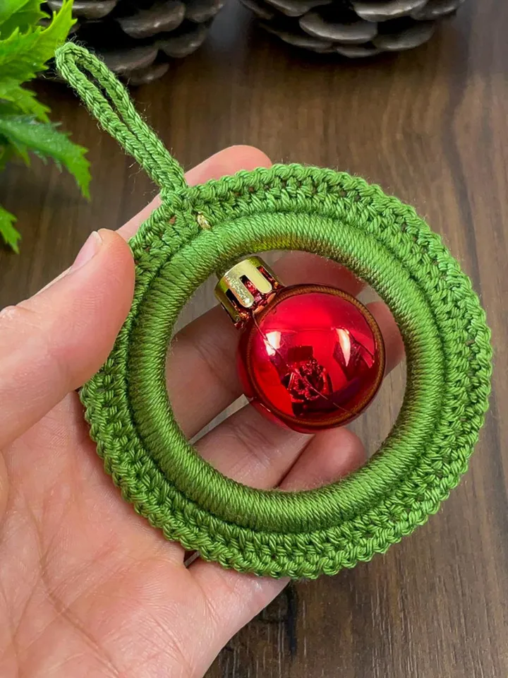 Handmade Wreath Crochet Pattern, Festive Ornament with Bauble PDF, DIY Christmas Décor for Beginners